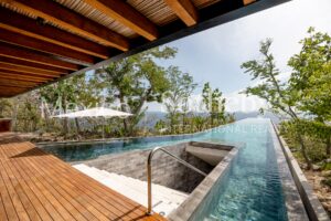 SKY POOL