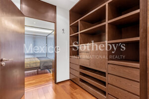 St Regis 2806