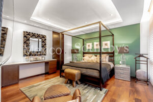 St Regis 2806