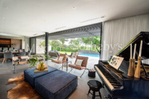 Paseo de las Flores Paraiso Country Club