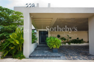 Paseo de las Flores Paraiso Country Club