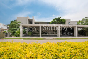 Paseo de las Flores Paraiso Country Club