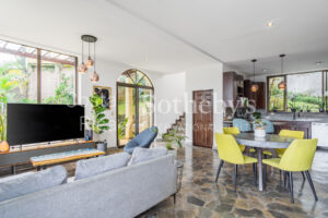 Stone Rock House And Apartment