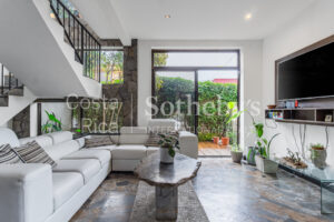 Stone Rock House And Apartment