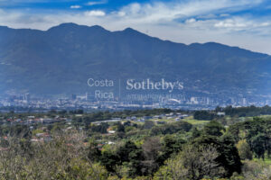 Espaciosa Residencia en San Isidro de Heredia