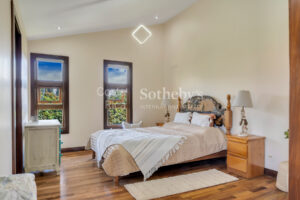 Espaciosa Residencia en San Isidro de Heredia