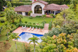 Casa Roca Verde, Escazú
