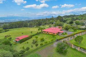 La Joya Estate