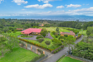 La Joya Estate