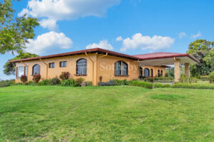 La Joya Estate