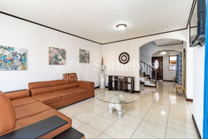 Beautiful House in Los Crotos