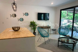 Contemporary Condo Close to Surf