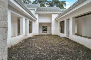 Spectacular Ave del Paraiso Under Construction Luxury Home