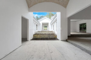 Spectacular Ave del Paraiso Under Construction Luxury Home