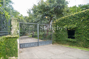 Quite Possibly the True Dream Home, Escazú