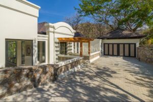 6 Bedroom Fully Renovated Turnkey Villa