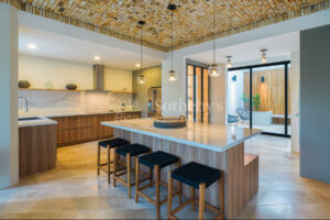 6 Bedroom Fully Renovated Turnkey Villa
