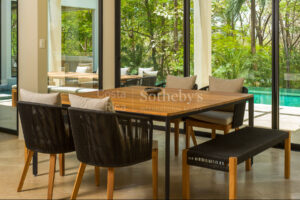6 Bedroom Fully Renovated Turnkey Villa