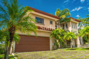 4 Bedroom House (Plus Service Bedroom) with Expansive views into Santa Ana