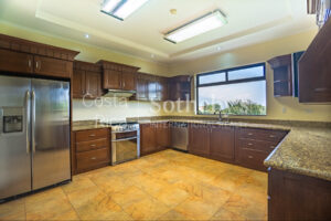 4 Bedroom House (Plus Service Bedroom) with Expansive views into Santa Ana