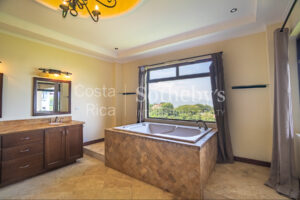 4 Bedroom House (Plus Service Bedroom) with Expansive views into Santa Ana