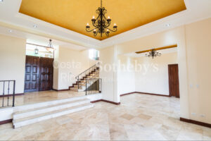 4 Bedroom House (Plus Service Bedroom) with Expansive views into Santa Ana