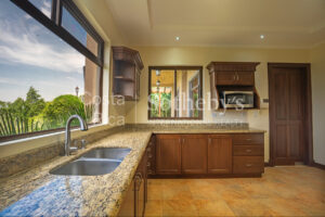 4 Bedroom House (Plus Service Bedroom) with Expansive views into Santa Ana