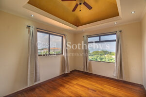 4 Bedroom House (Plus Service Bedroom) with Expansive views into Santa Ana