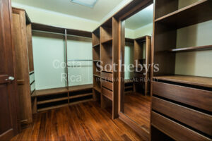 4 Bedroom House (Plus Service Bedroom) with Expansive views into Santa Ana