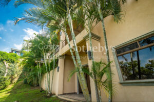 4 Bedroom House (Plus Service Bedroom) with Expansive views into Santa Ana
