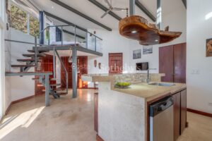 Villa Quadra: Main House Plus 3 Apartments