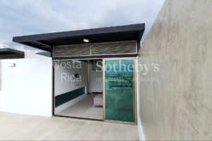 Amplia Casa Nueva en Escazú