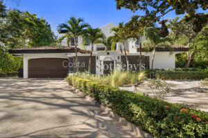 Casa Arbolada in Golf Community at Pinilla