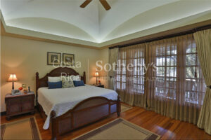 Lake Front Villa in Pinilla