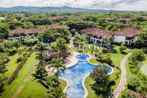 Lake Front Villa in Pinilla