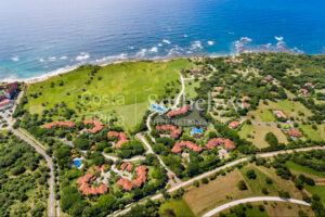 Lake Front Villa in Pinilla