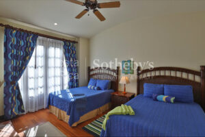 Lake Front Villa in Pinilla
