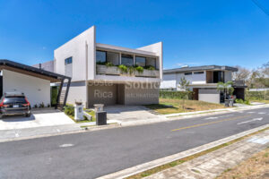 Casa Nueva en Villa del Sol-San Rafael, Alajuela