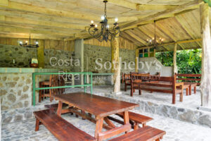 1000ac conservation cloud forest with waterfalls, ecolodge, owner residence