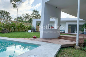 Modern Beach House in Montezuma
