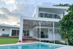 Modern Beach House in Montezuma