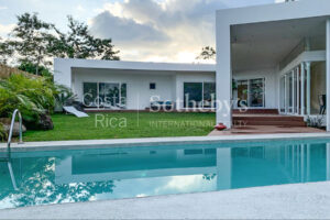 Modern Beach House in Montezuma