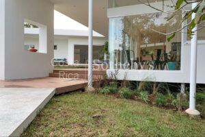 Modern Beach House in Montezuma