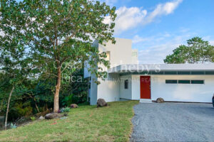 Modern Beach House in Montezuma
