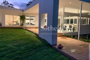 Modern Beach House in Montezuma