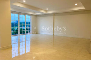 Splendid Three Bedroom Apartment in el Cortijo