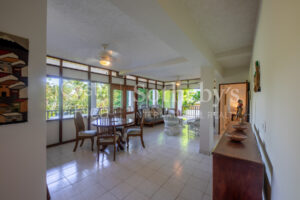 Condo Las Flores Poinciana B