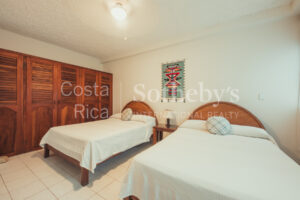 Condo Las Flores Poinciana B