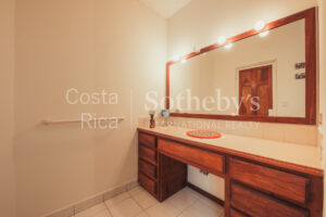 Condo Las Flores Poinciana B