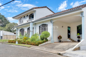 La Francia Colonial Residence